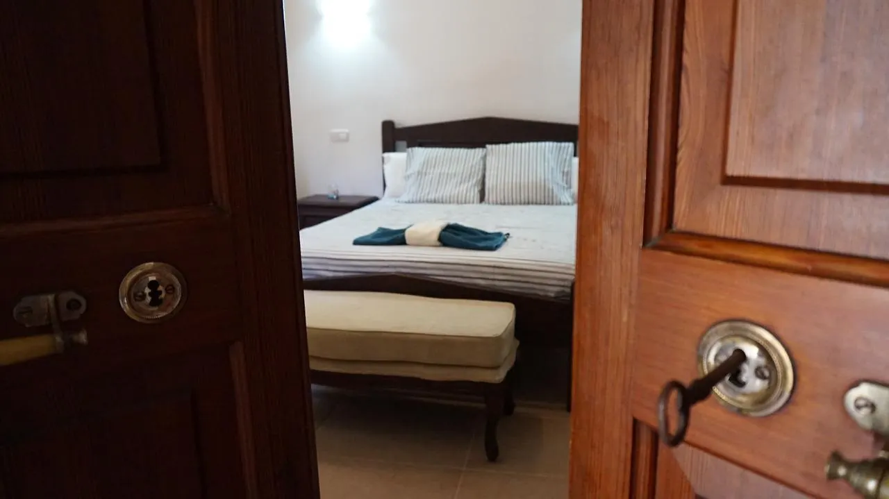 Born 23 - House With Pool In The Centre Of Lluchmayor. Free Wifi Llucmajor  0*, Llucmajor (Mallorca)