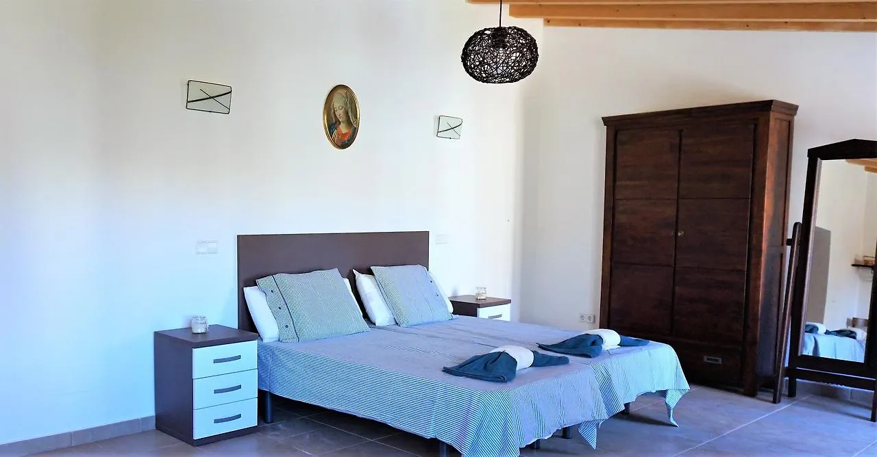 Born 23 - House With Pool In The Centre Of Lluchmayor. Free Wifi Llucmajor  Llucmajor (Mallorca)